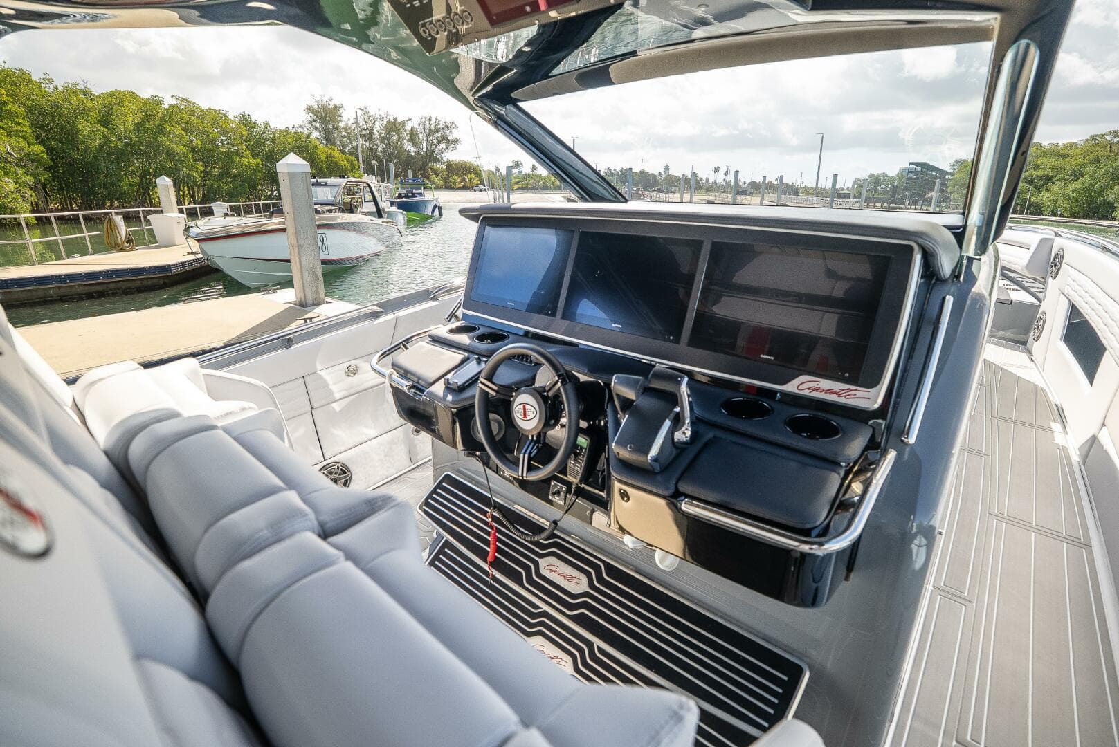 2026 Cigarette 42 Auroris — photo 4