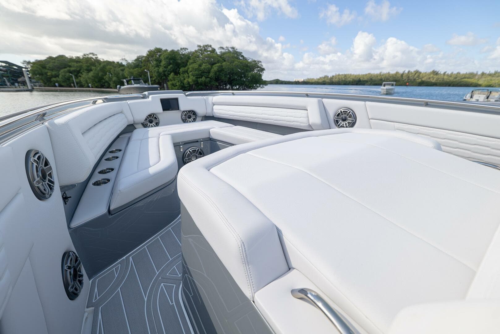 2026 Cigarette 42 Auroris — photo 7