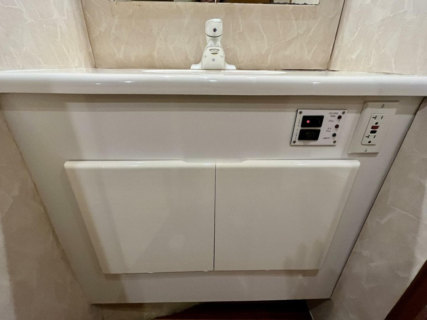 1999 Post 42 Convertible — photo 30