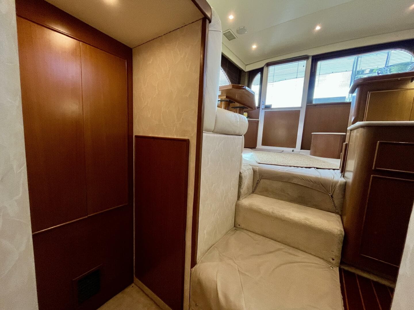 1999 Post 42 Convertible — photo 33