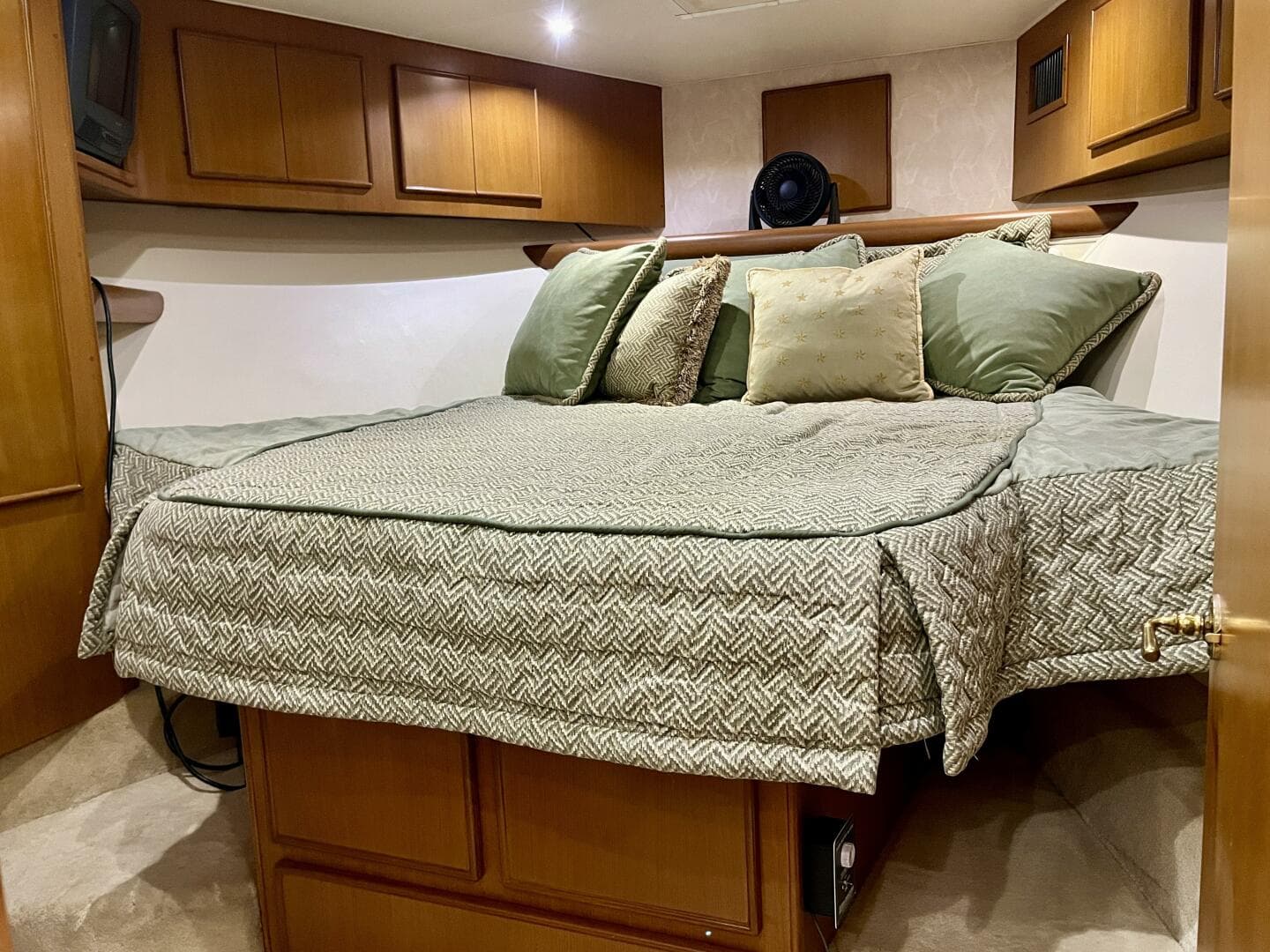 1999 Post 42 Convertible — photo 31