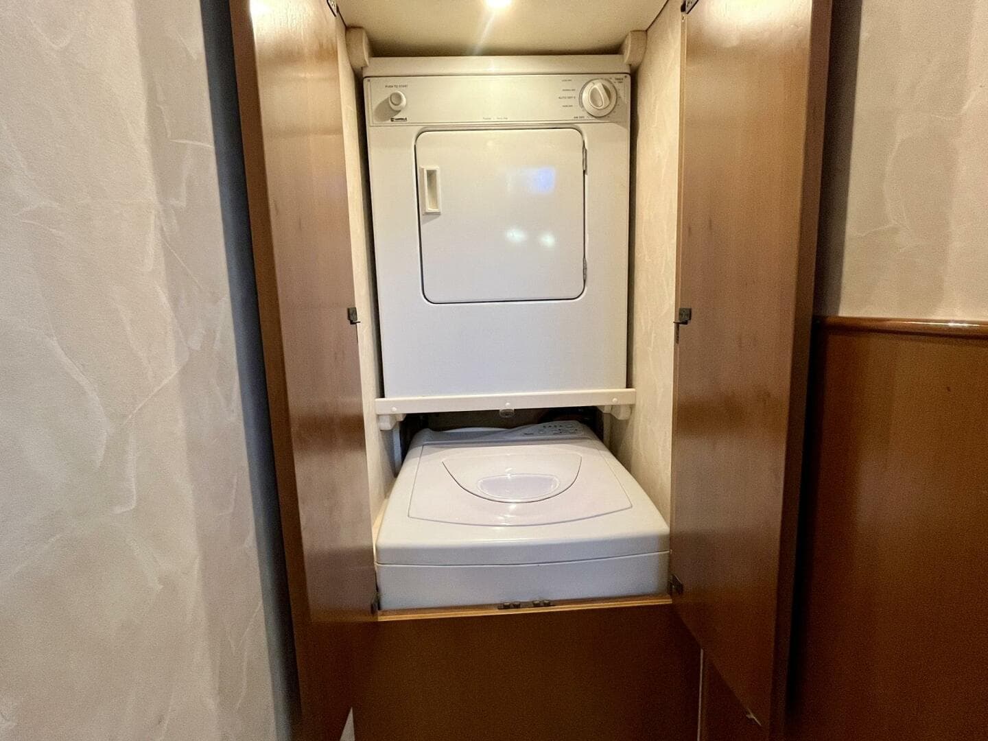 1999 Post 42 Convertible — photo 34