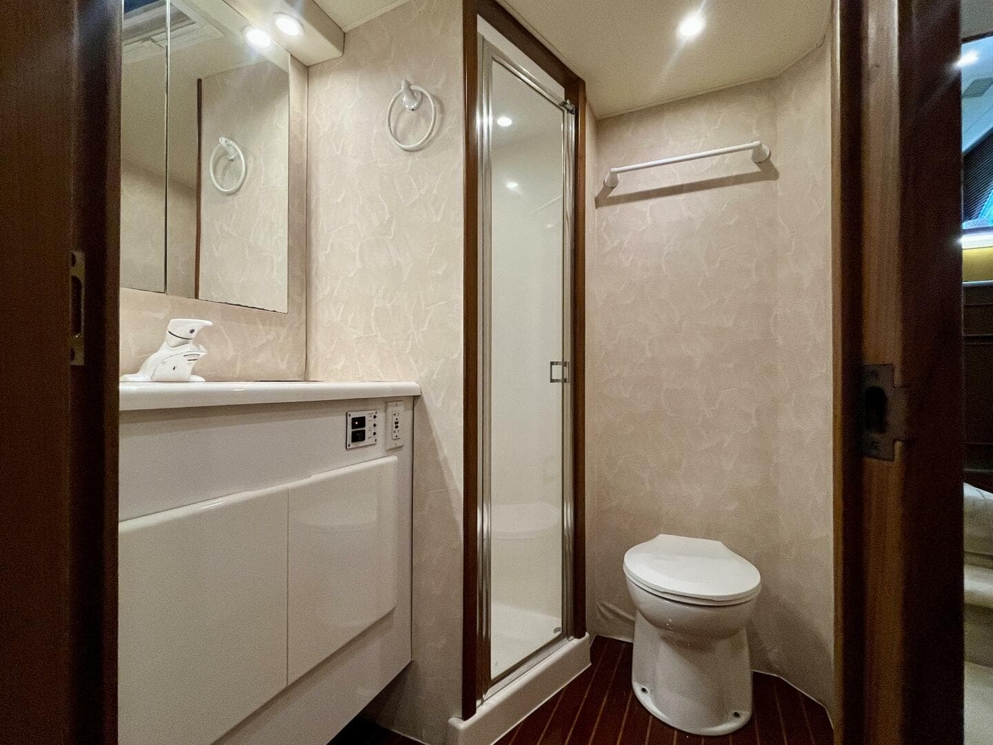 1999 Post 42 Convertible — photo 29