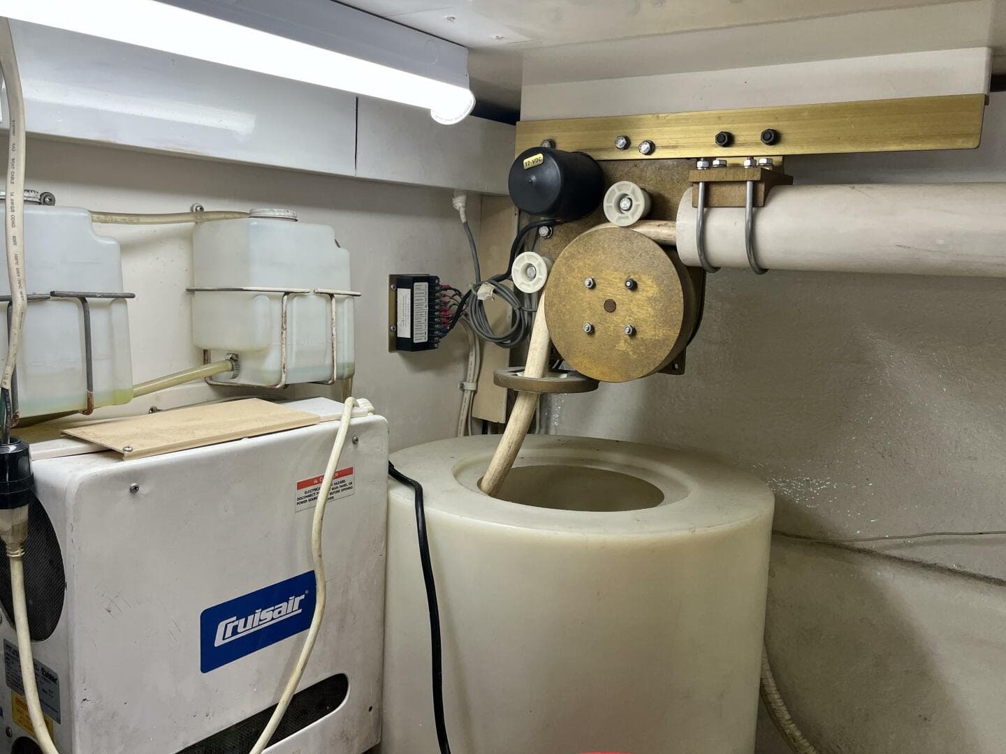 1999 Post 42 Convertible — photo 10