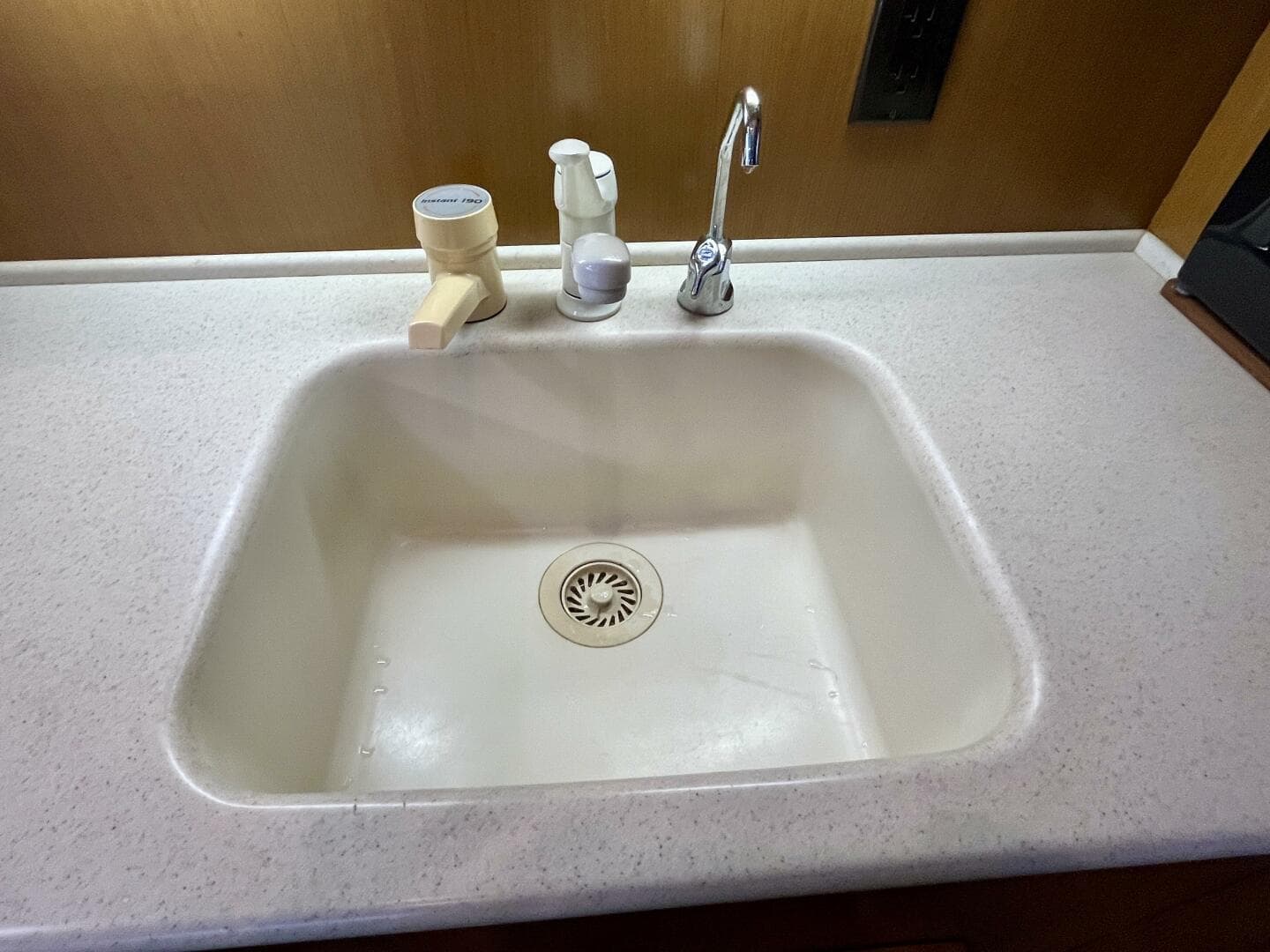 1999 Post 42 Convertible — photo 25