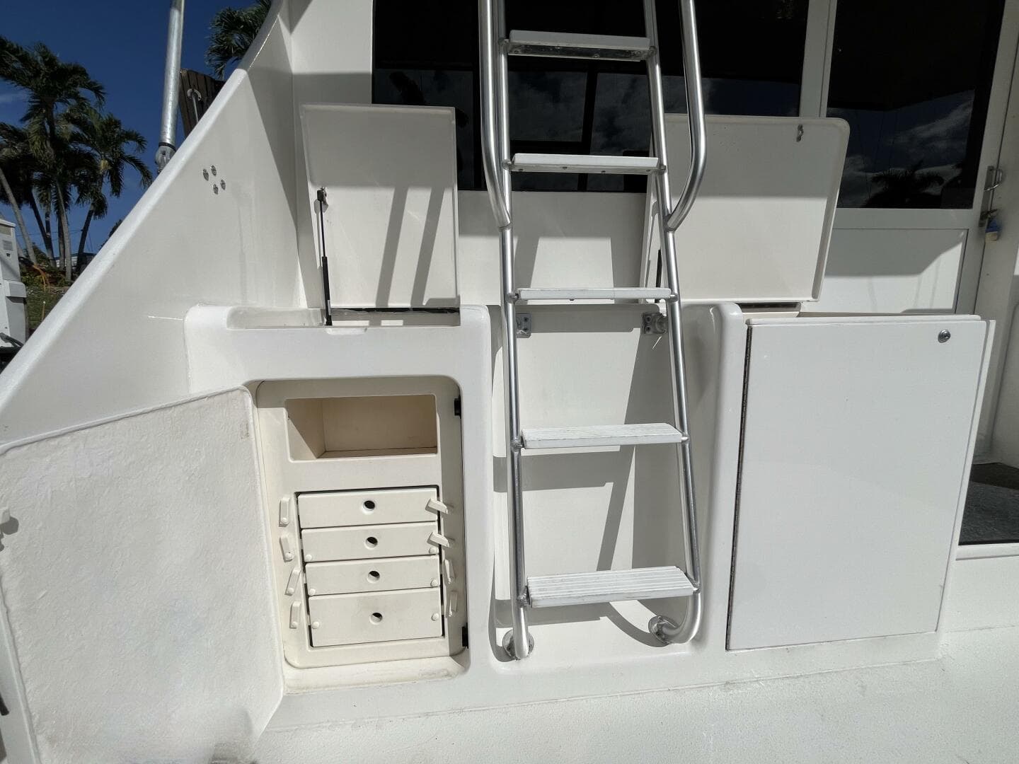 1999 Post 42 Convertible — photo 5