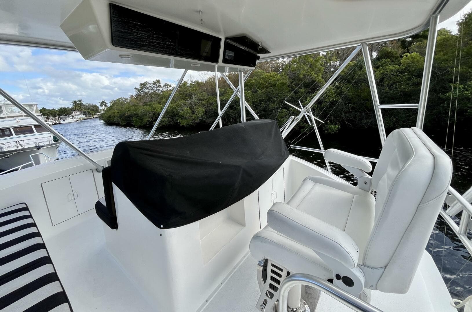 1999 Post 42 Convertible — photo 18