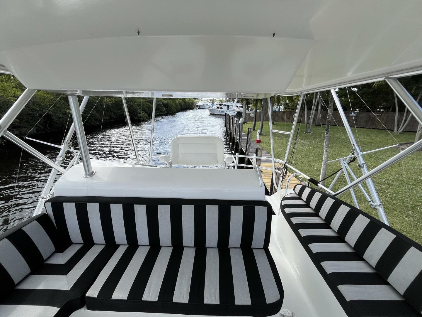 1999 Post 42 Convertible — photo 20