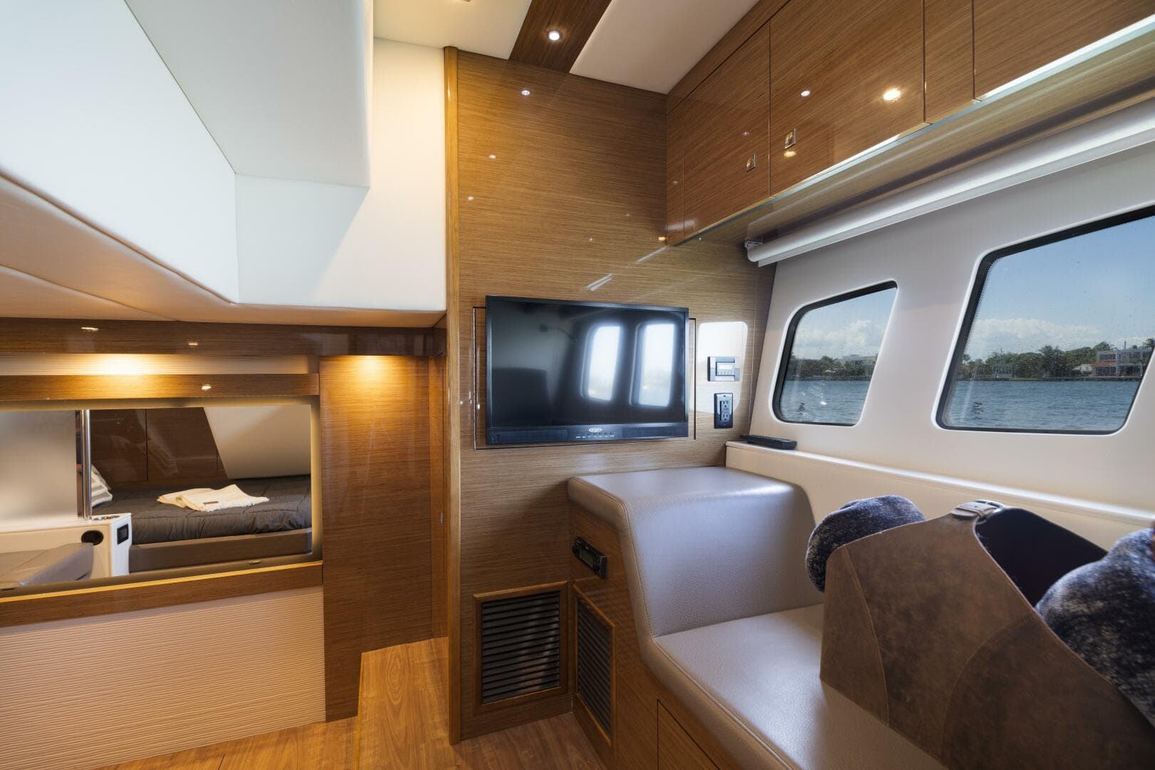 2018 Cruisers 45 Cantius — photo 21