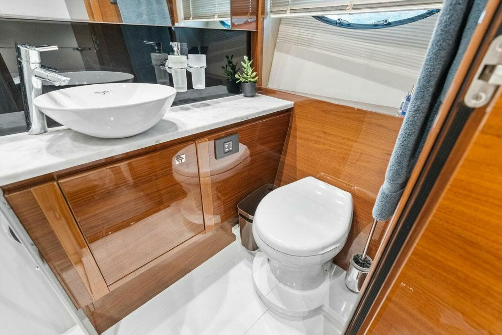 2016 Princess 60 Flybridge — photo 28