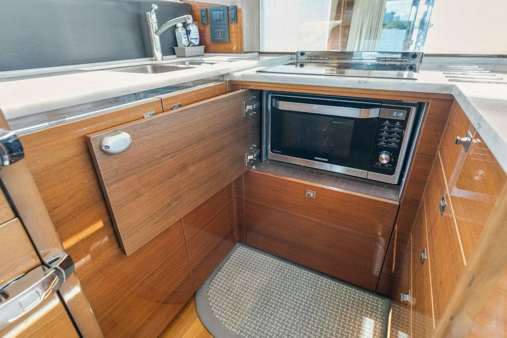 2016 Princess 60 Flybridge — photo 70