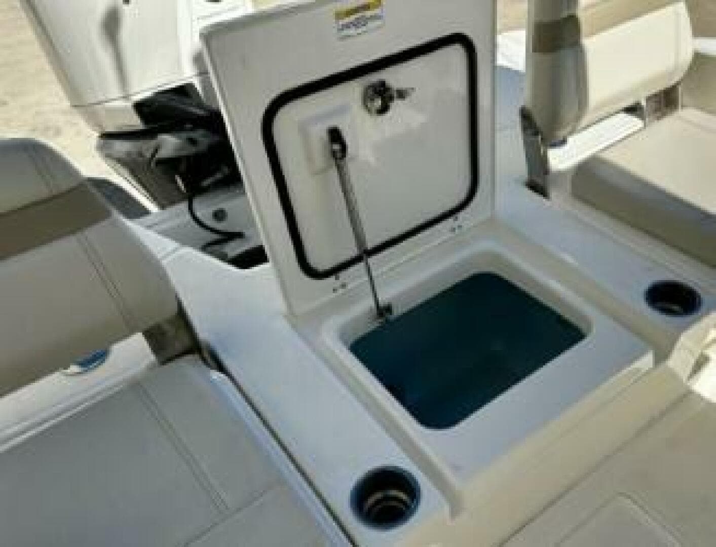 2023 Boston Whaler 250 Dauntless — photo 17