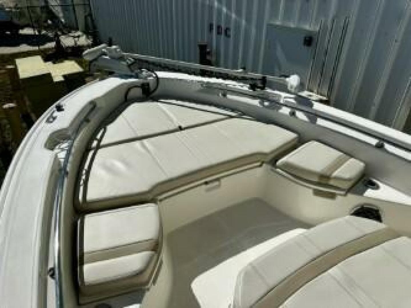 2023 Boston Whaler 250 Dauntless — photo 12