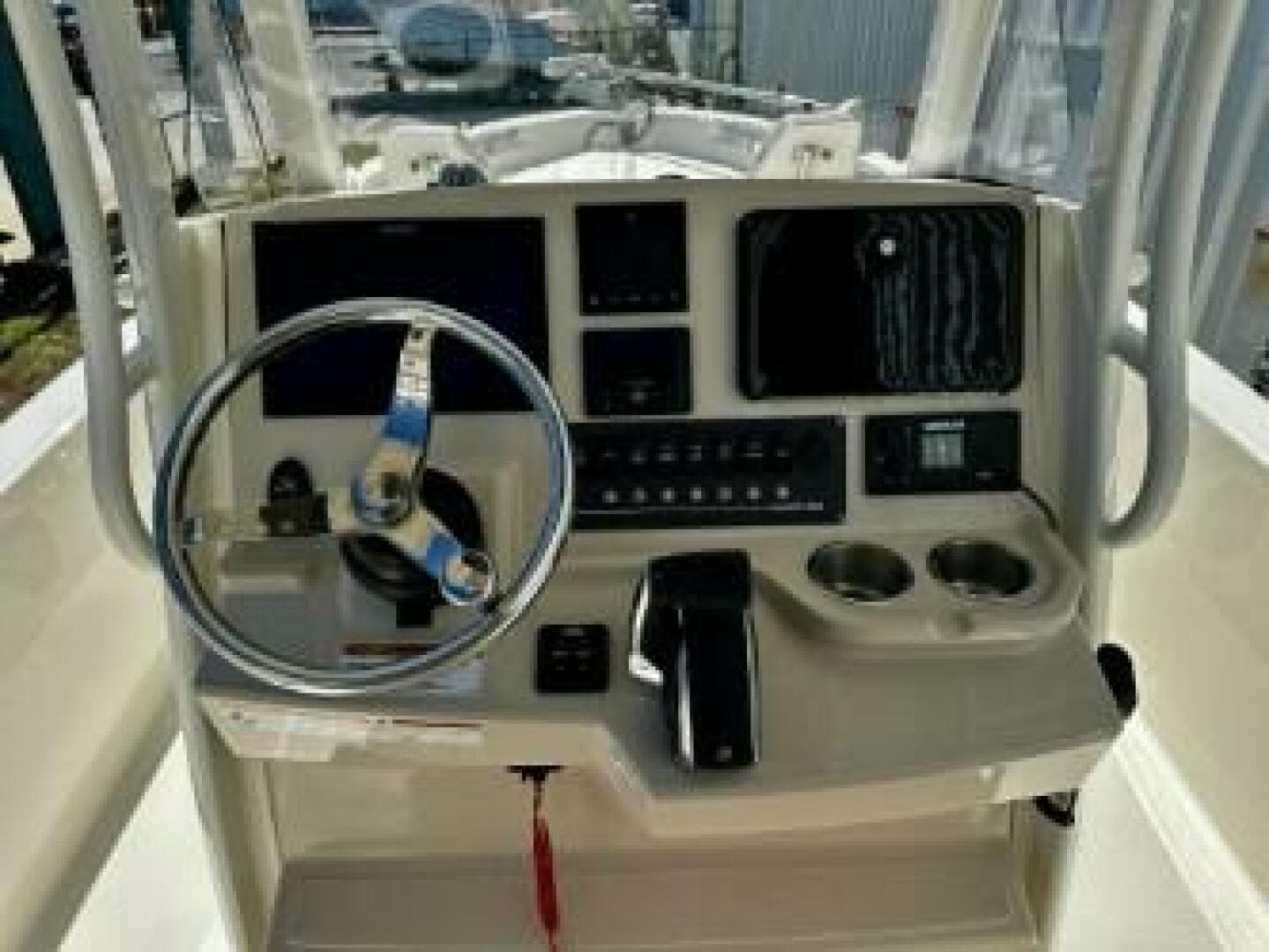 2023 Boston Whaler 250 Dauntless — photo 8