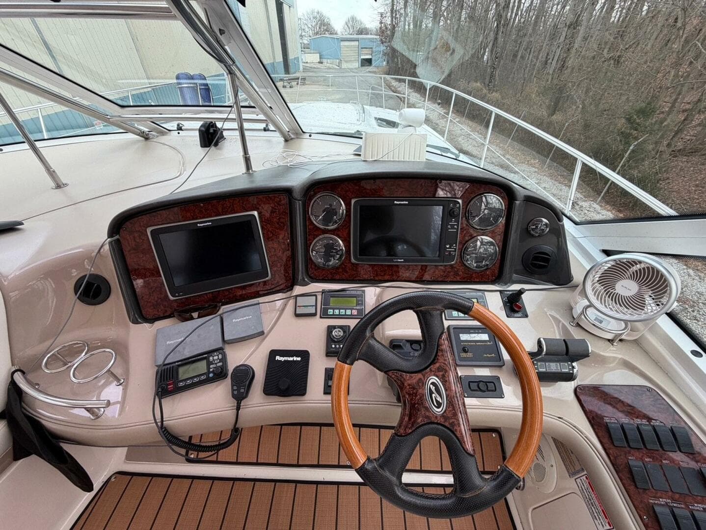 2004 Sea Ray 500 Sundancer — photo 17