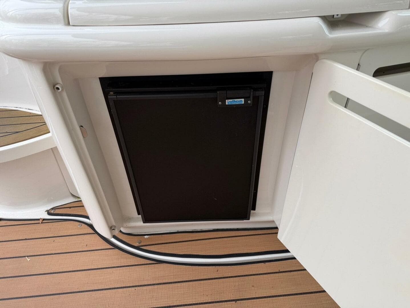 2004 Sea Ray 500 Sundancer — photo 12