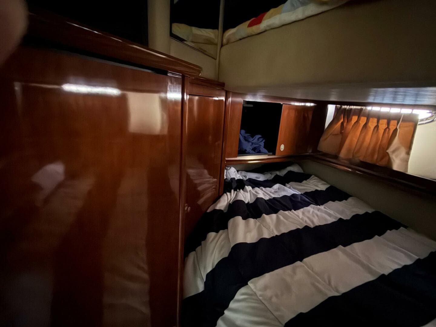 2004 Sea Ray 500 Sundancer — photo 33