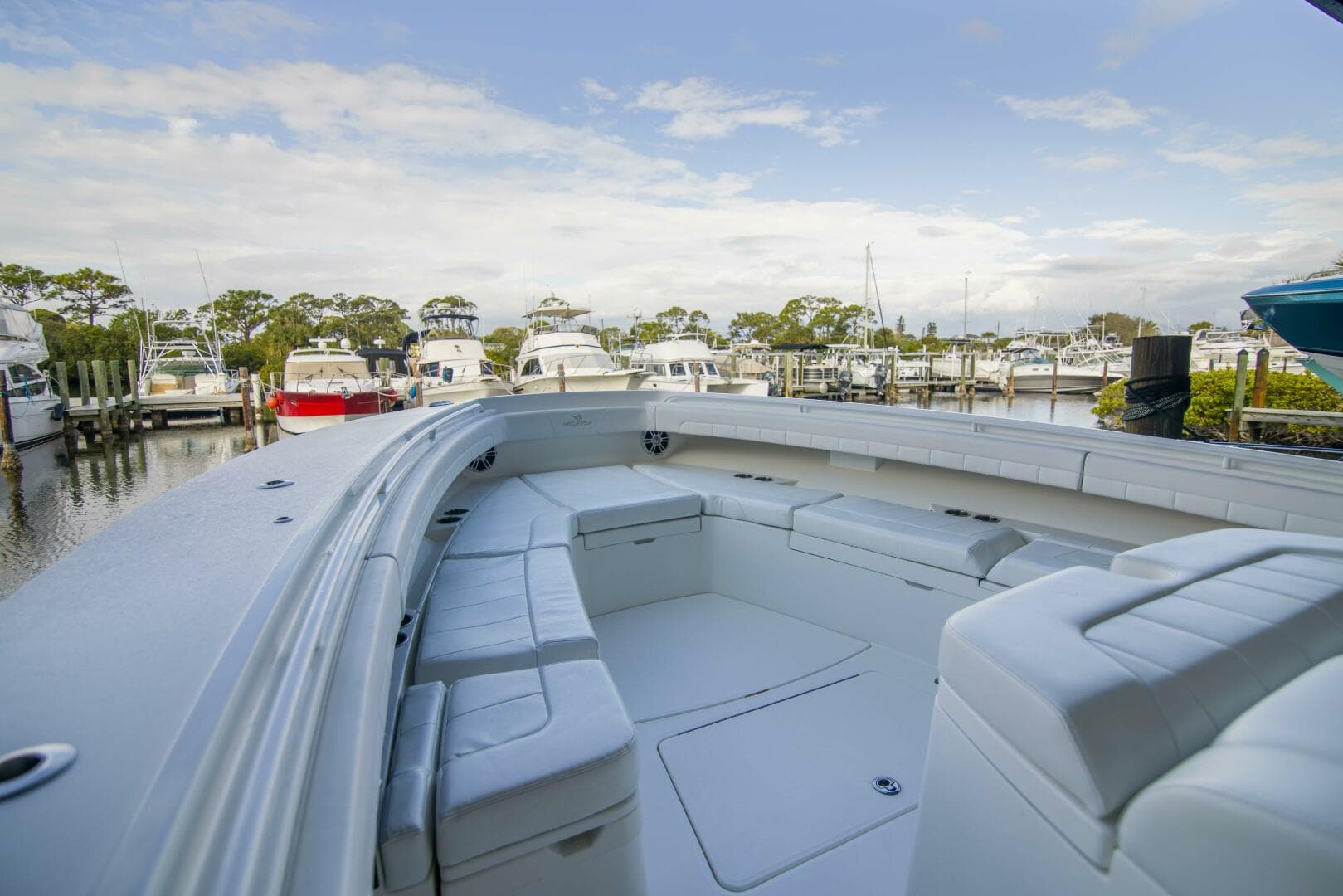 2021 Regulator 41 Center Console — photo 25