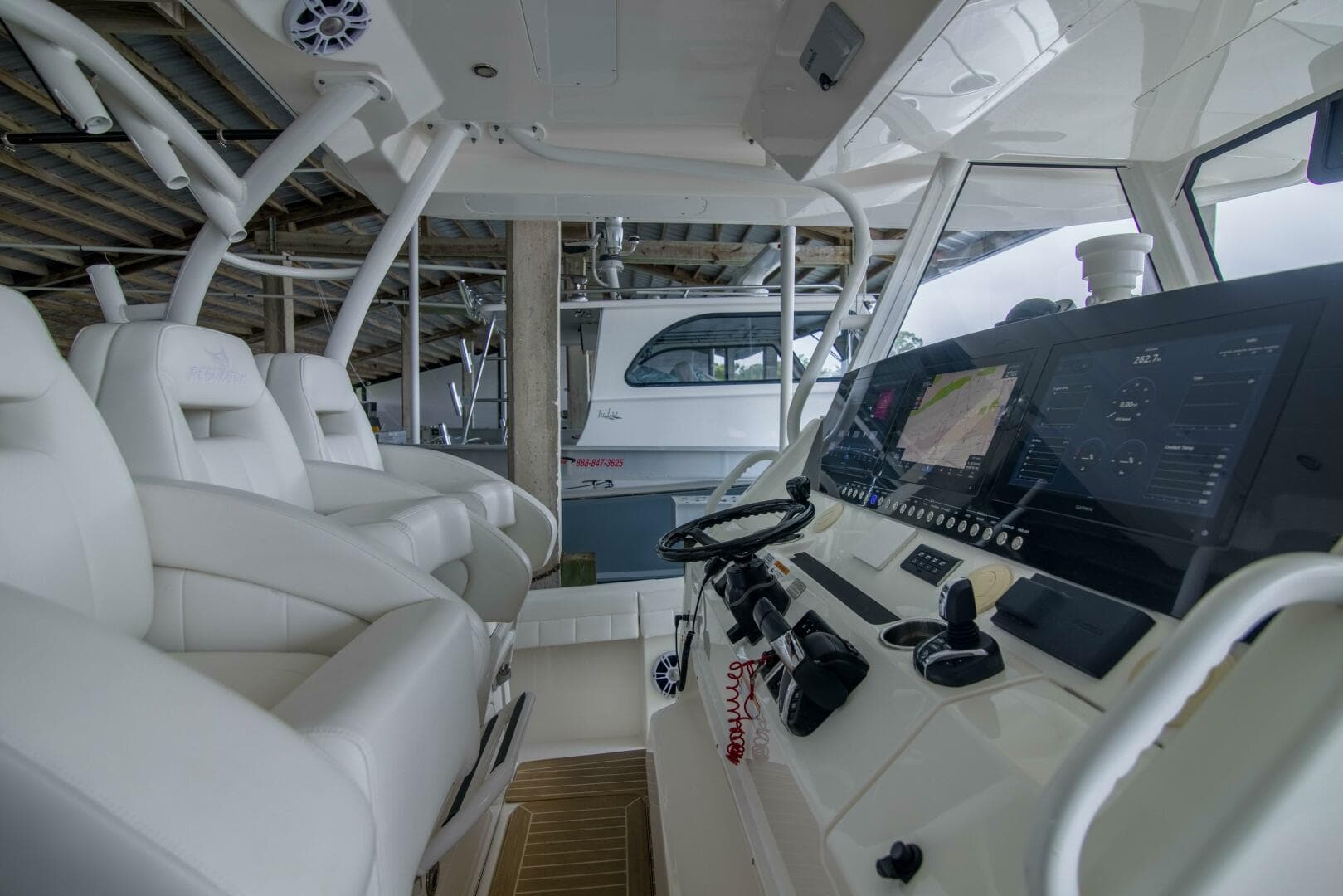 2021 Regulator 41 Center Console — photo 8