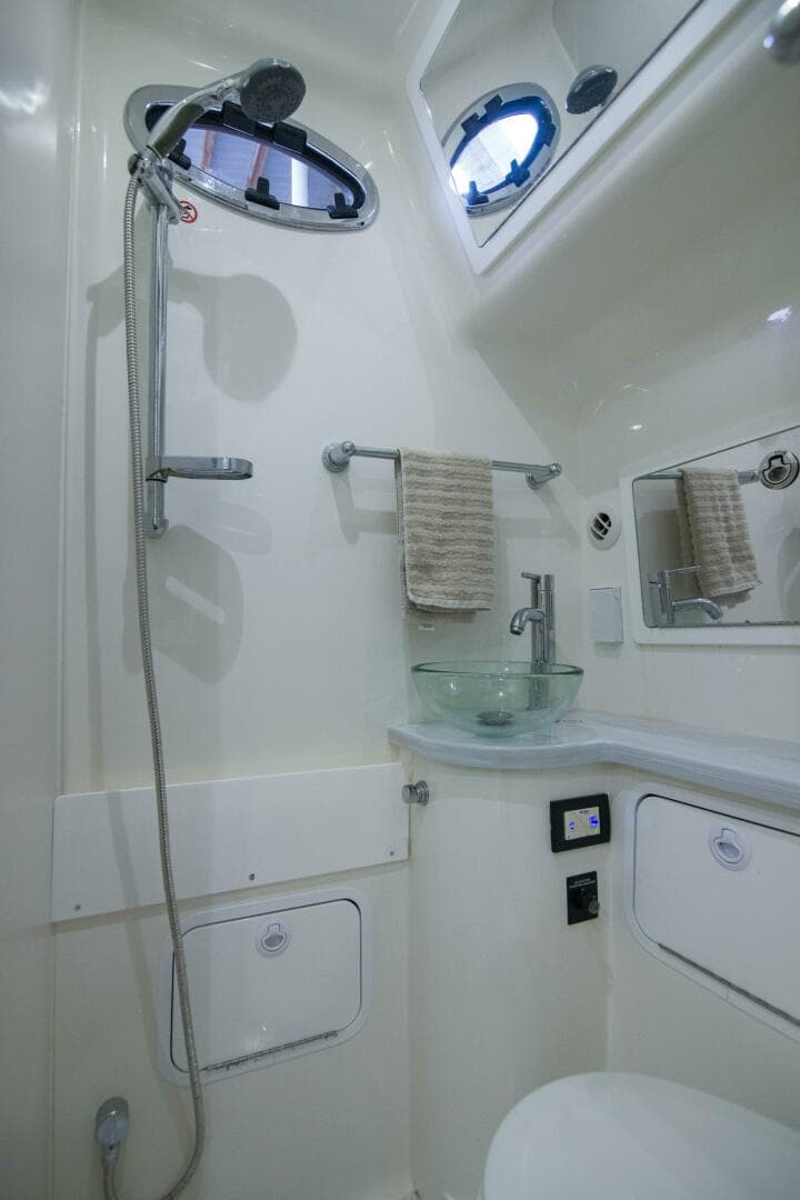 2021 Regulator 41 Center Console — photo 20