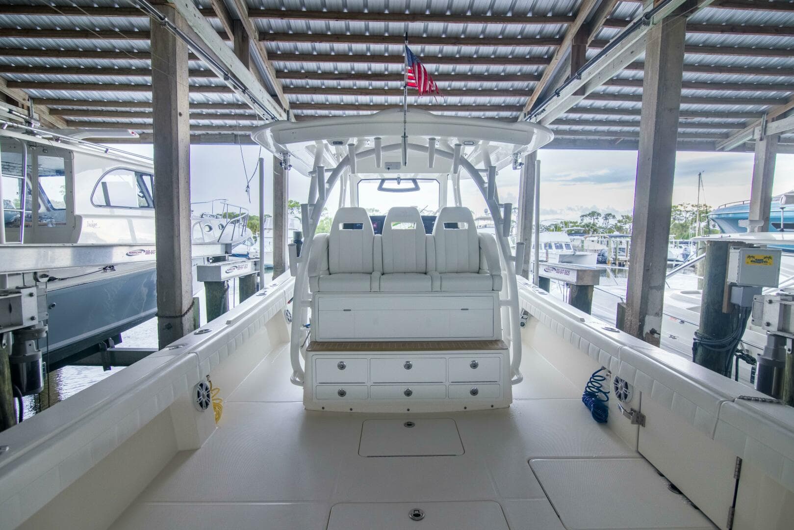 2021 Regulator 41 Center Console — photo 12