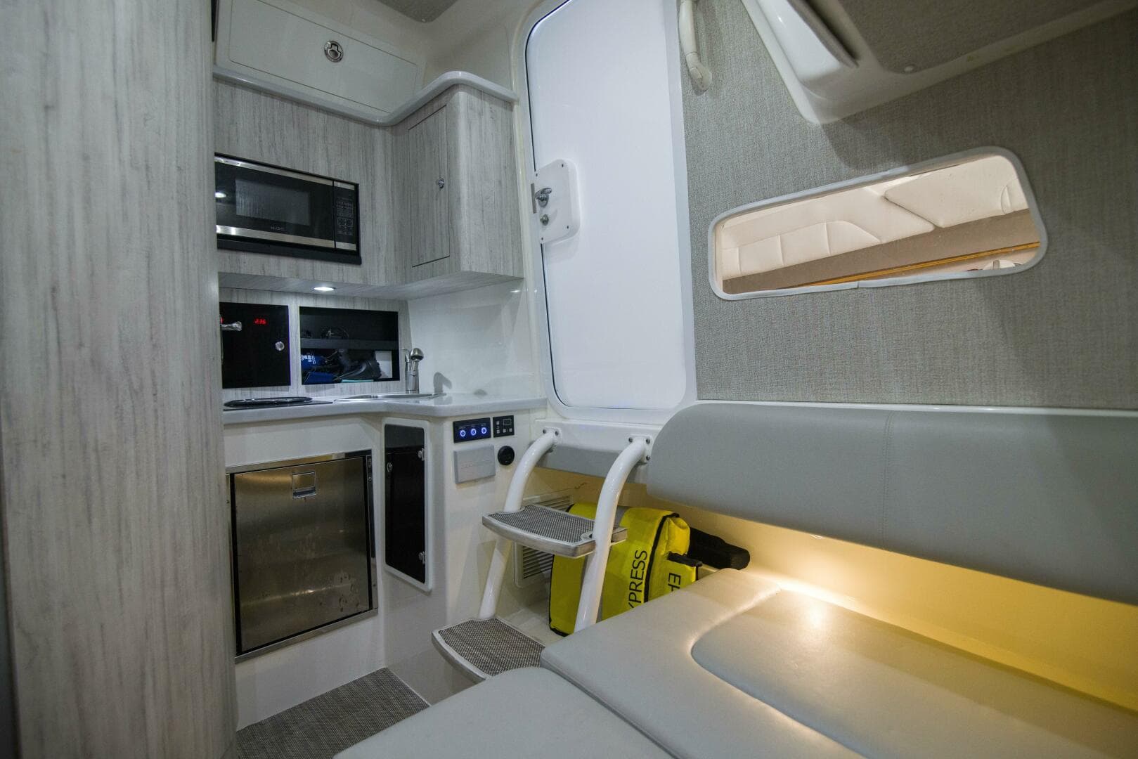 2021 Regulator 41 Center Console — photo 19