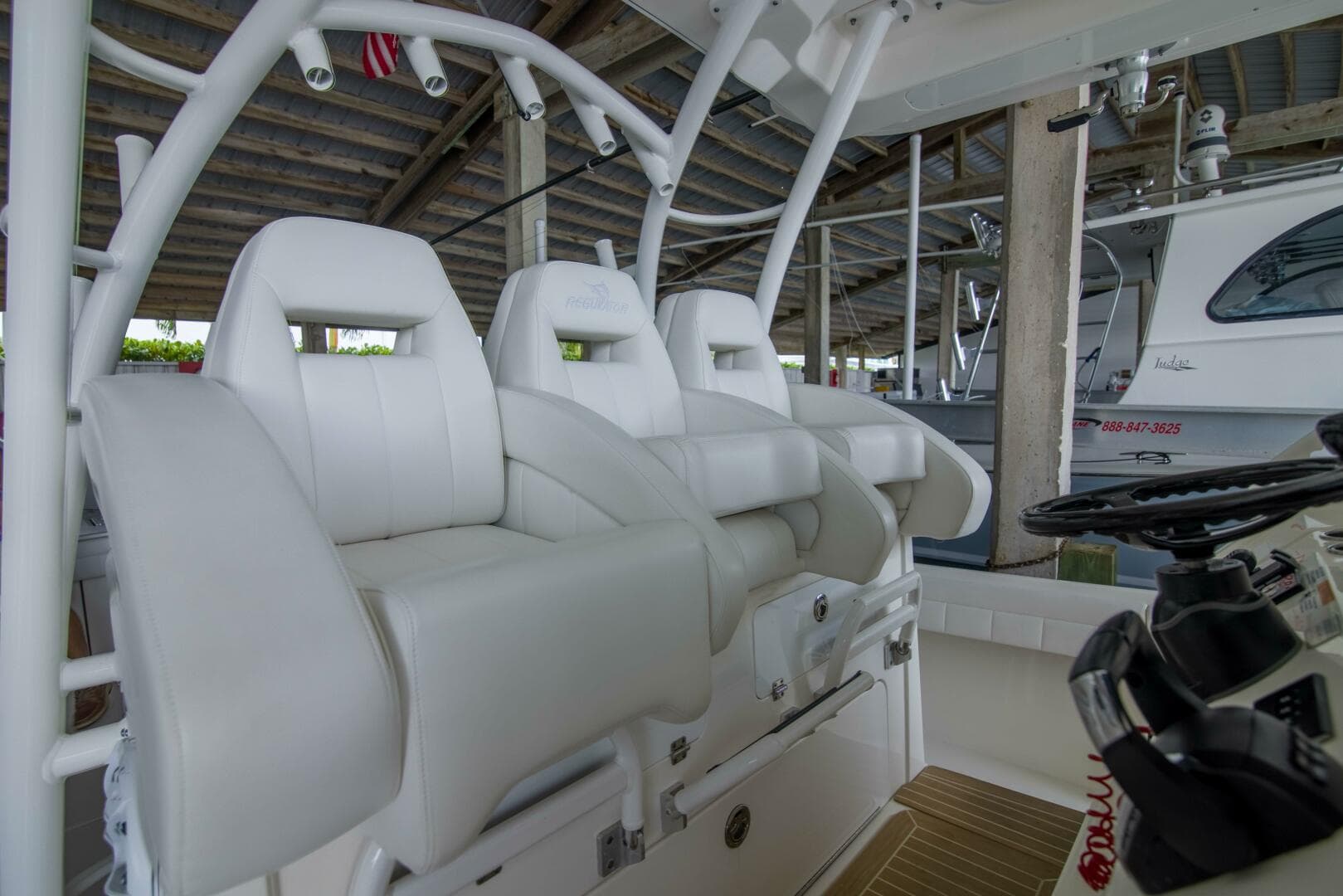 2021 Regulator 41 Center Console — photo 10