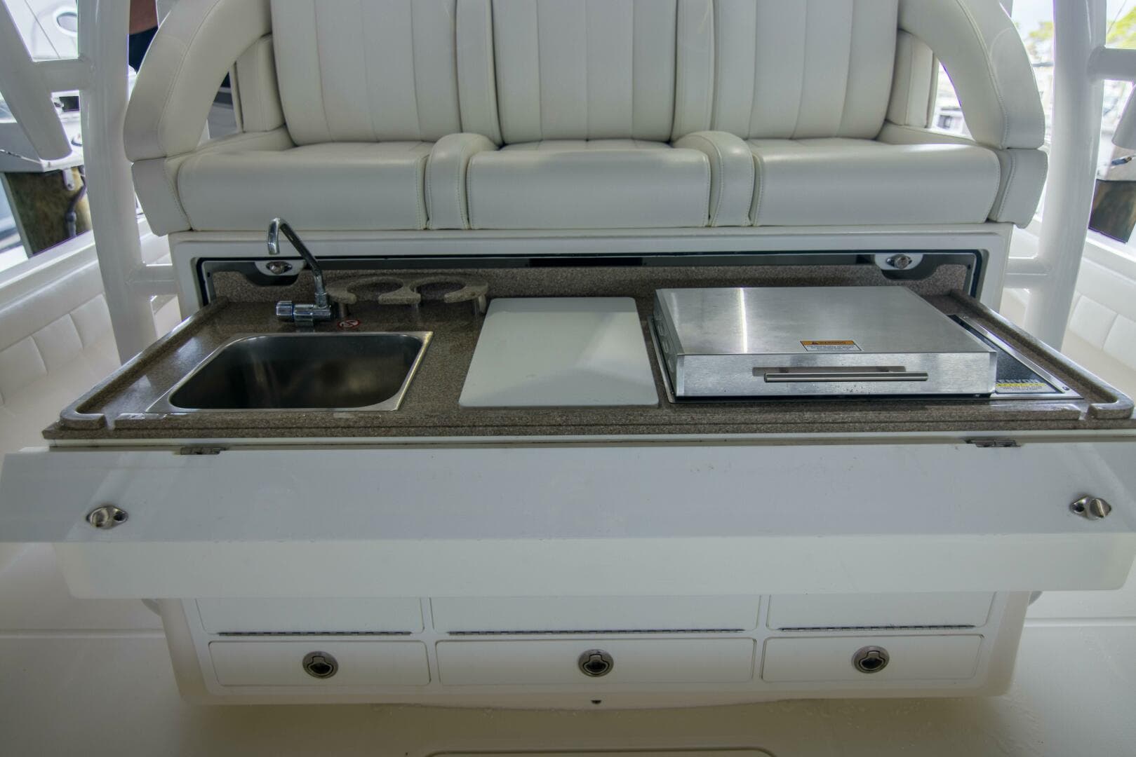 2021 Regulator 41 Center Console — photo 16
