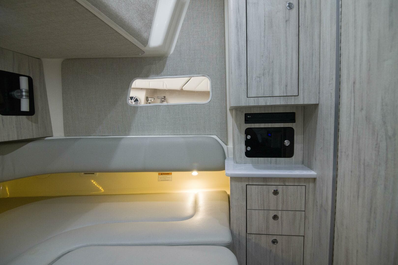 2021 Regulator 41 Center Console — photo 18