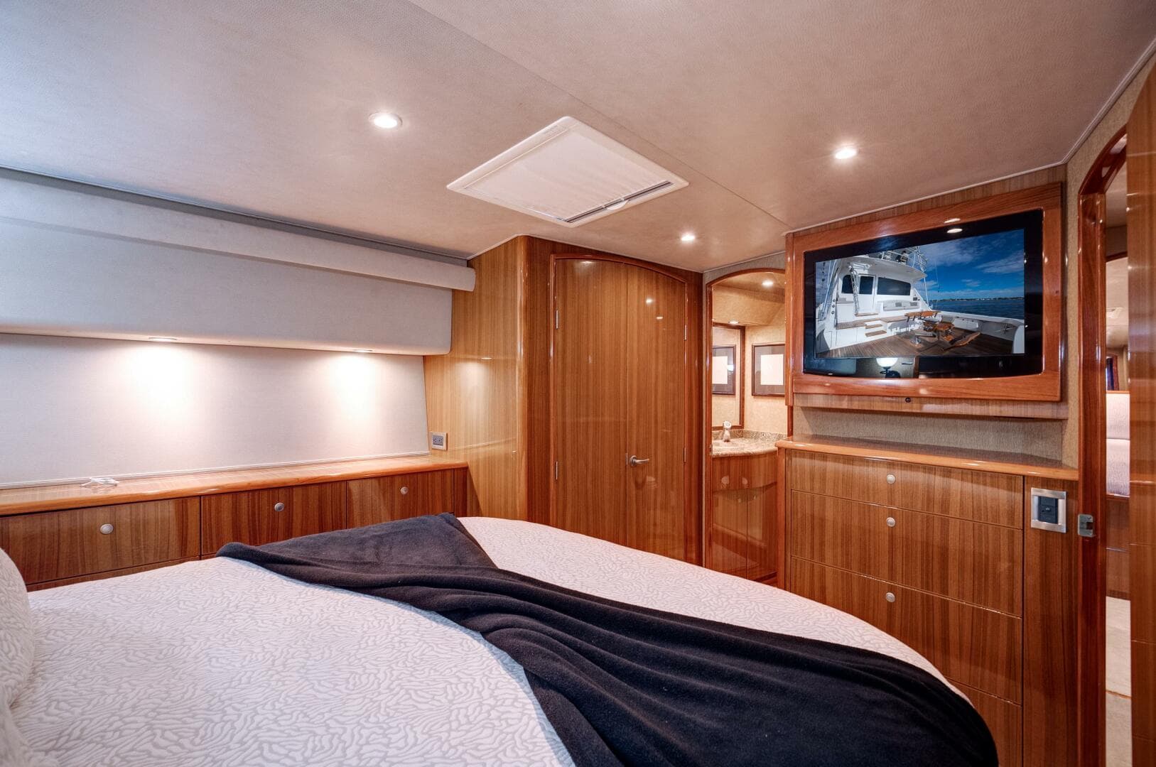 2007 Viking 68 Convertible — photo 8