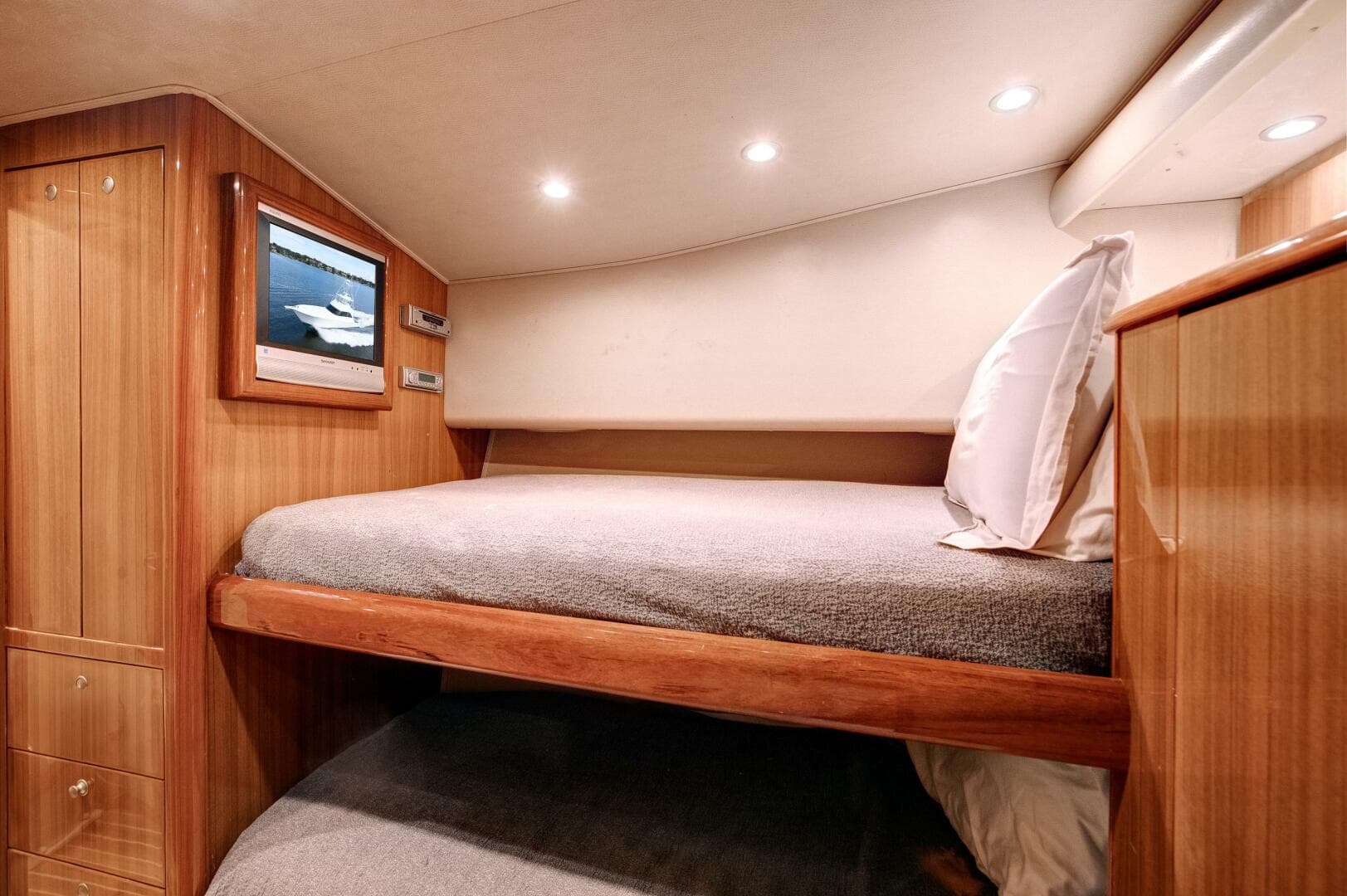 2007 Viking 68 Convertible — photo 11