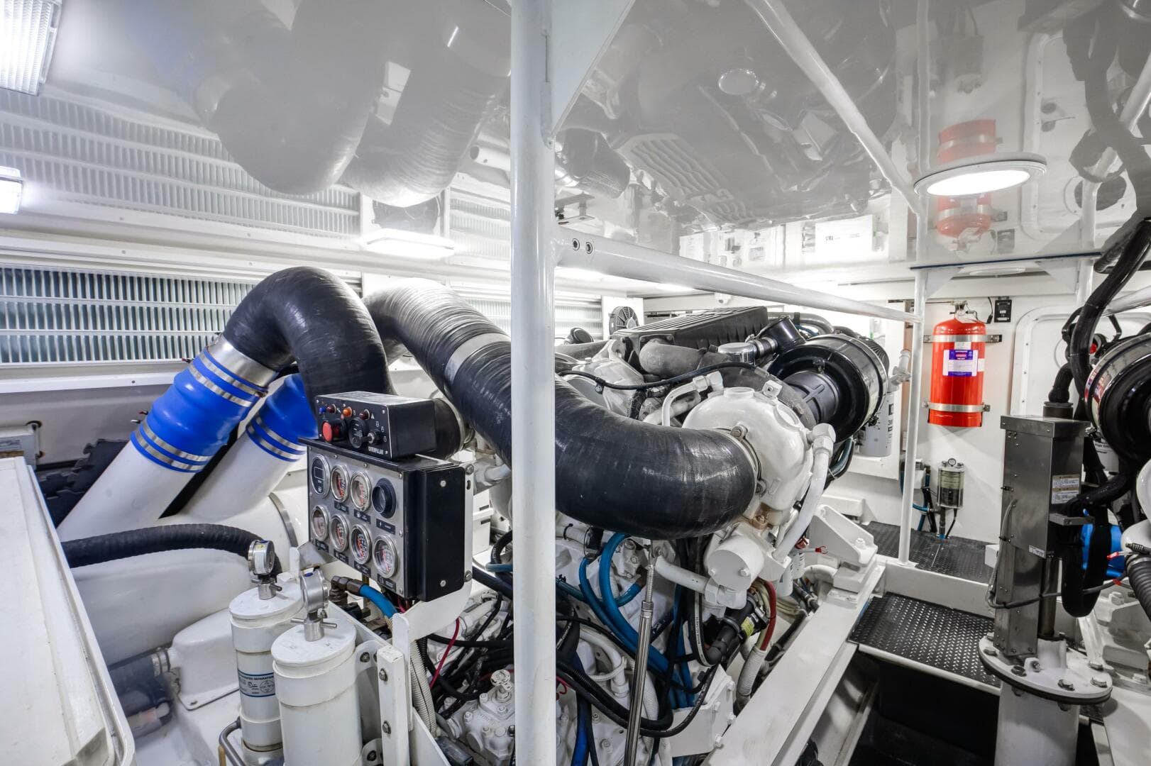 2007 Viking 68 Convertible — photo 33