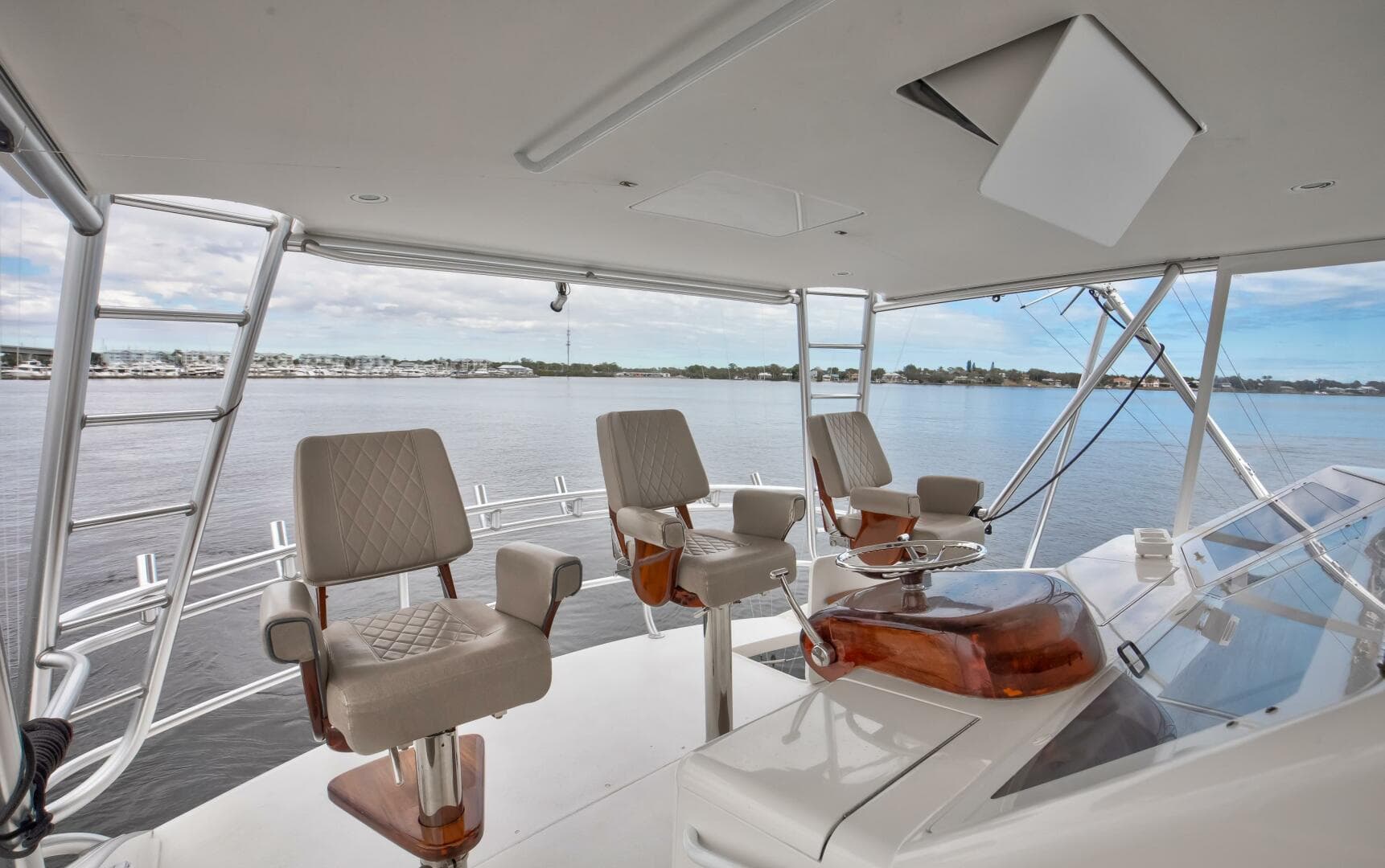 2007 Viking 68 Convertible — photo 19