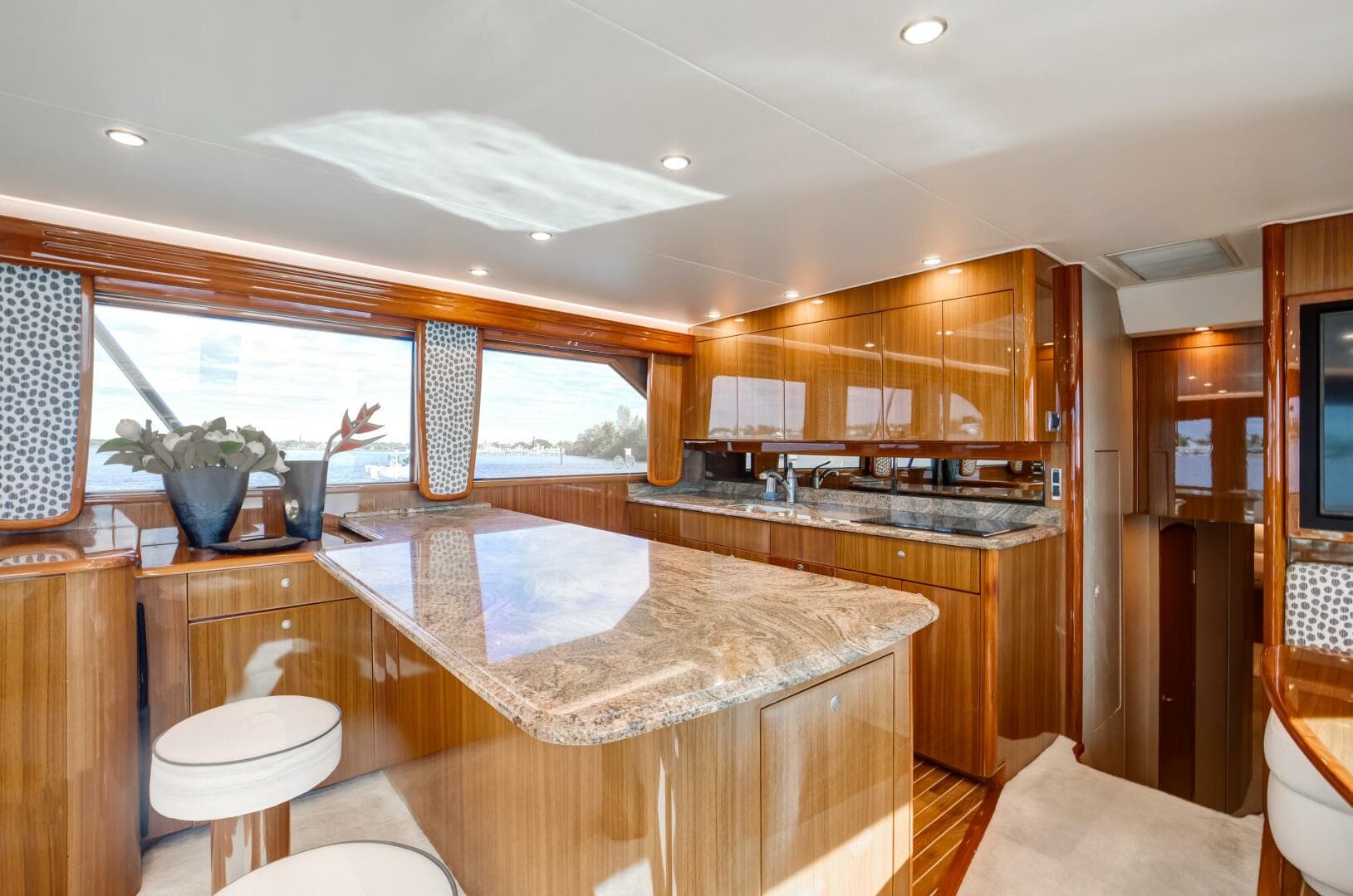 2007 Viking 68 Convertible — photo 3