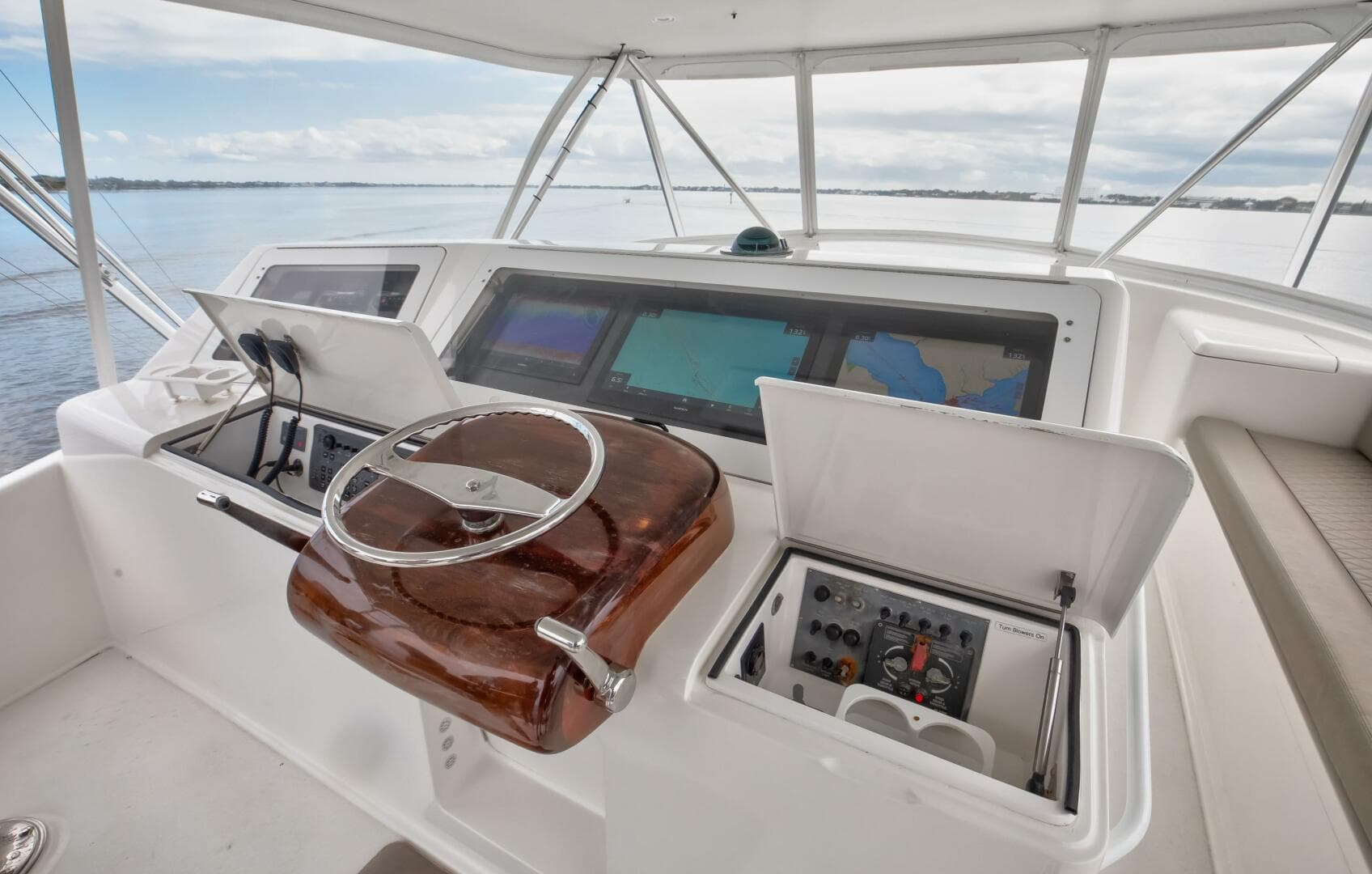 2007 Viking 68 Convertible — photo 16