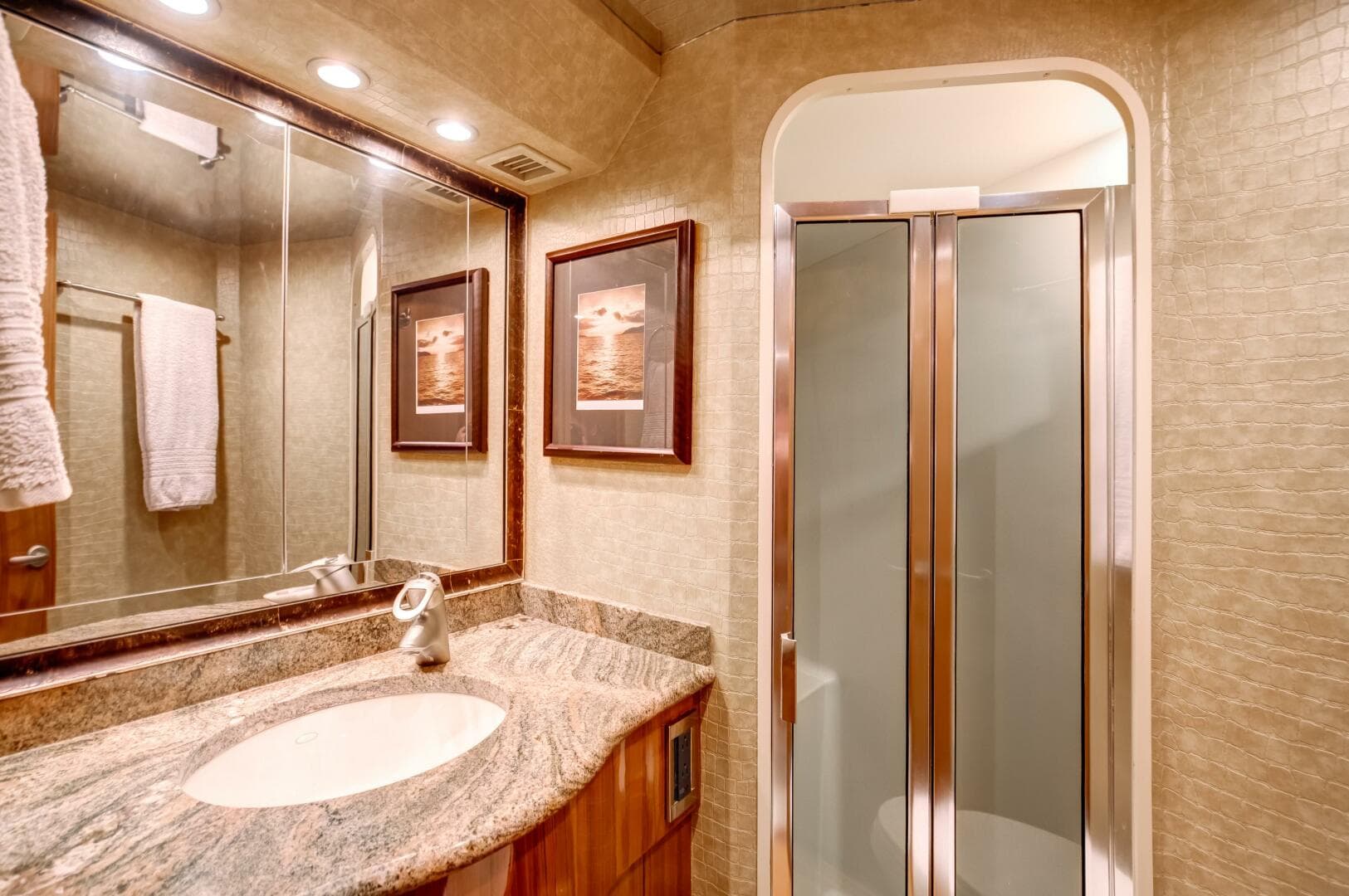 2007 Viking 68 Convertible — photo 10