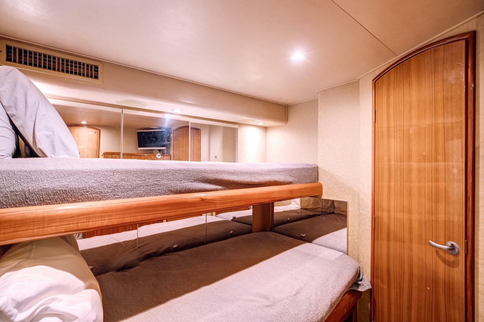 2007 Viking 68 Convertible — photo 13