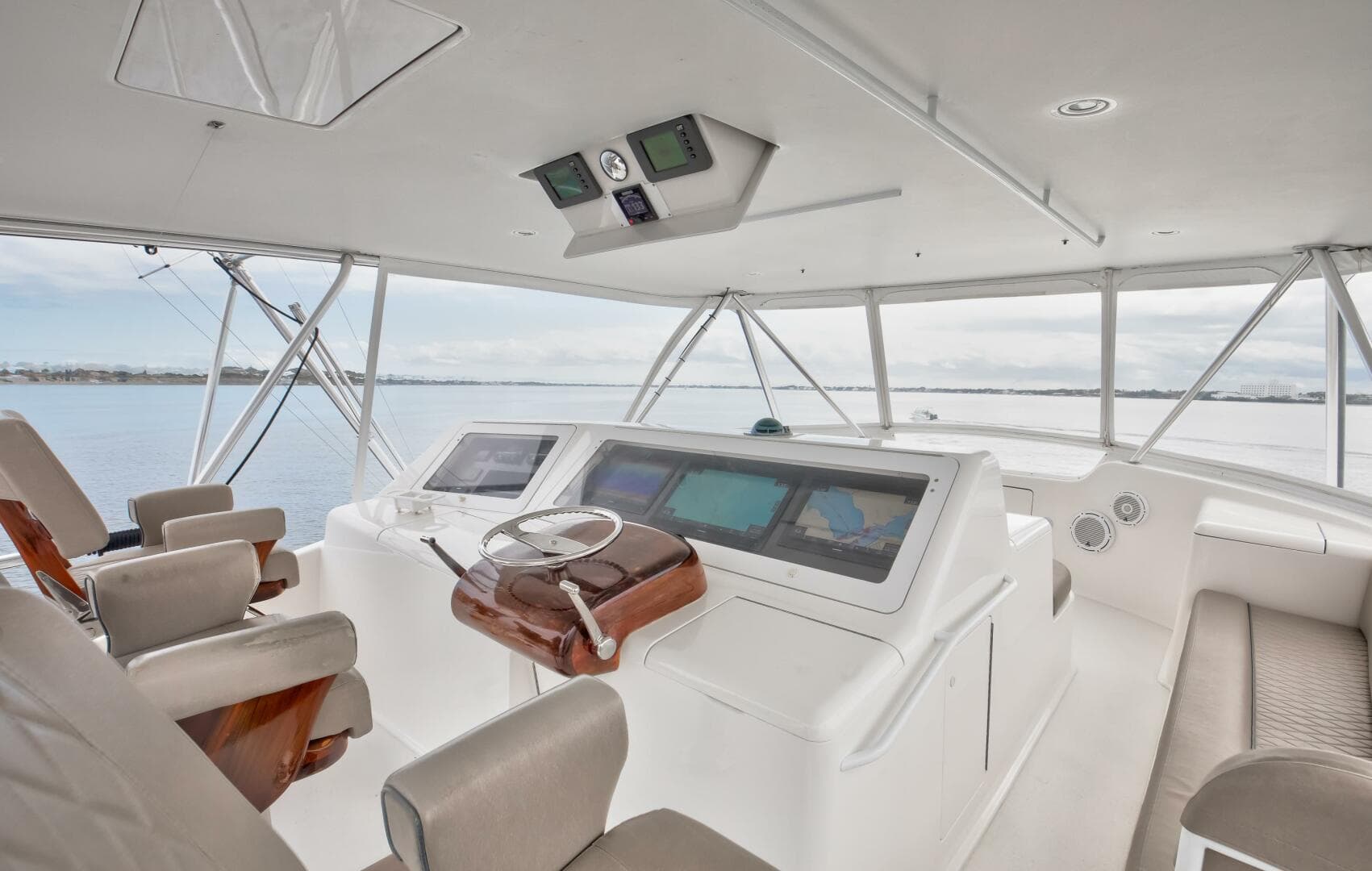 2007 Viking 68 Convertible — photo 15