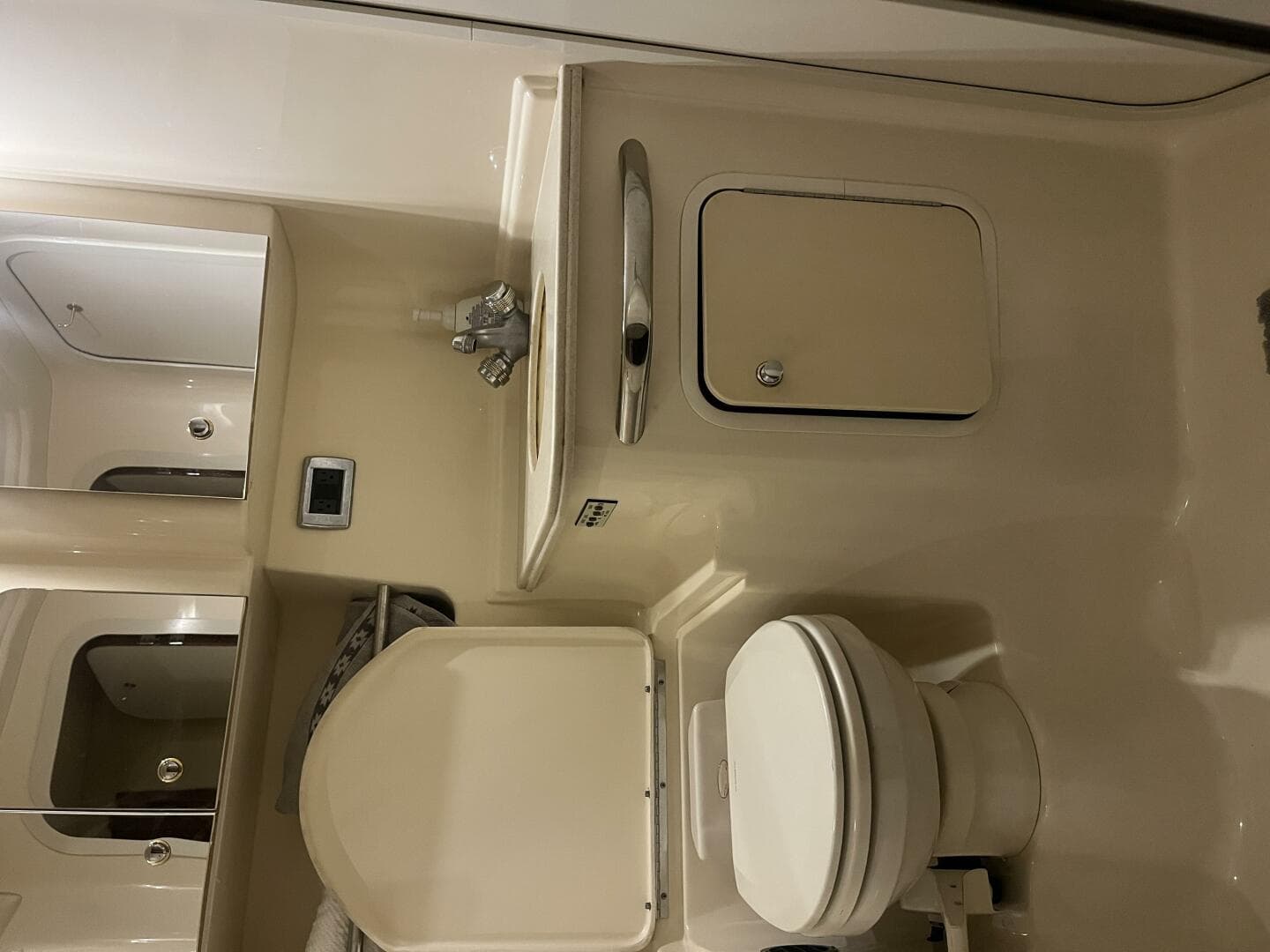 2003 Sea Ray 410 Express Cruiser — photo 8