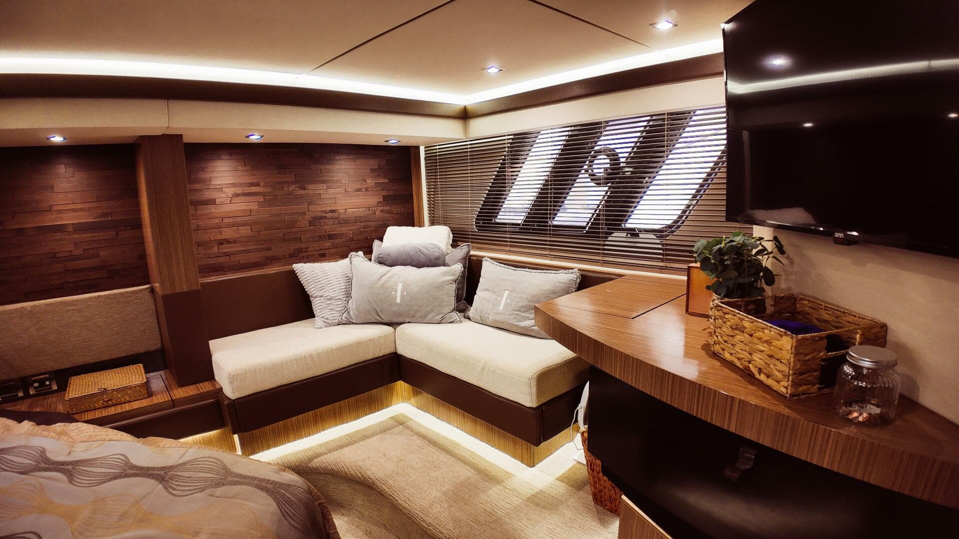 2016 Sea Ray L590 Fly — photo 6