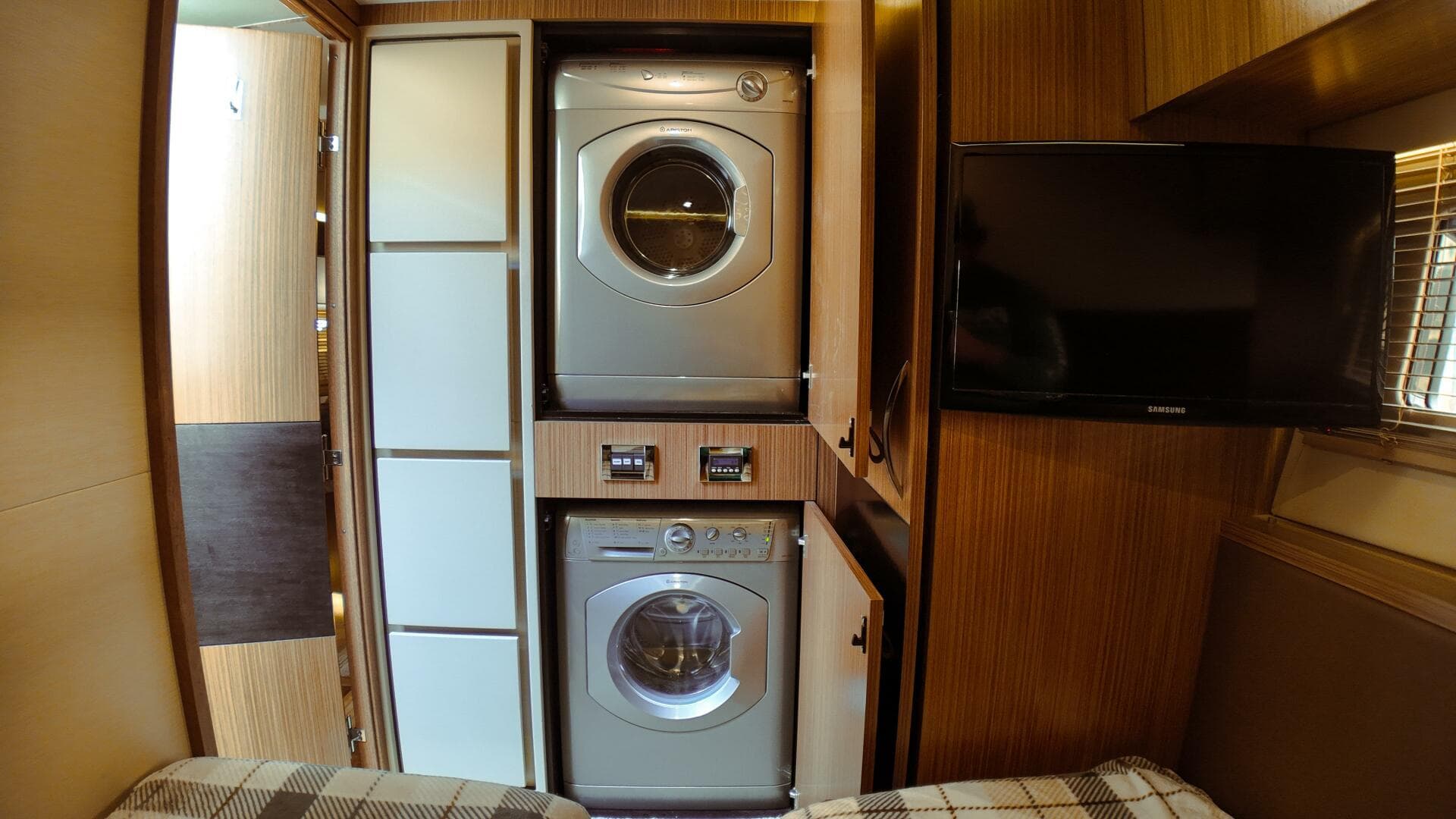 2016 Sea Ray L590 Fly — photo 17