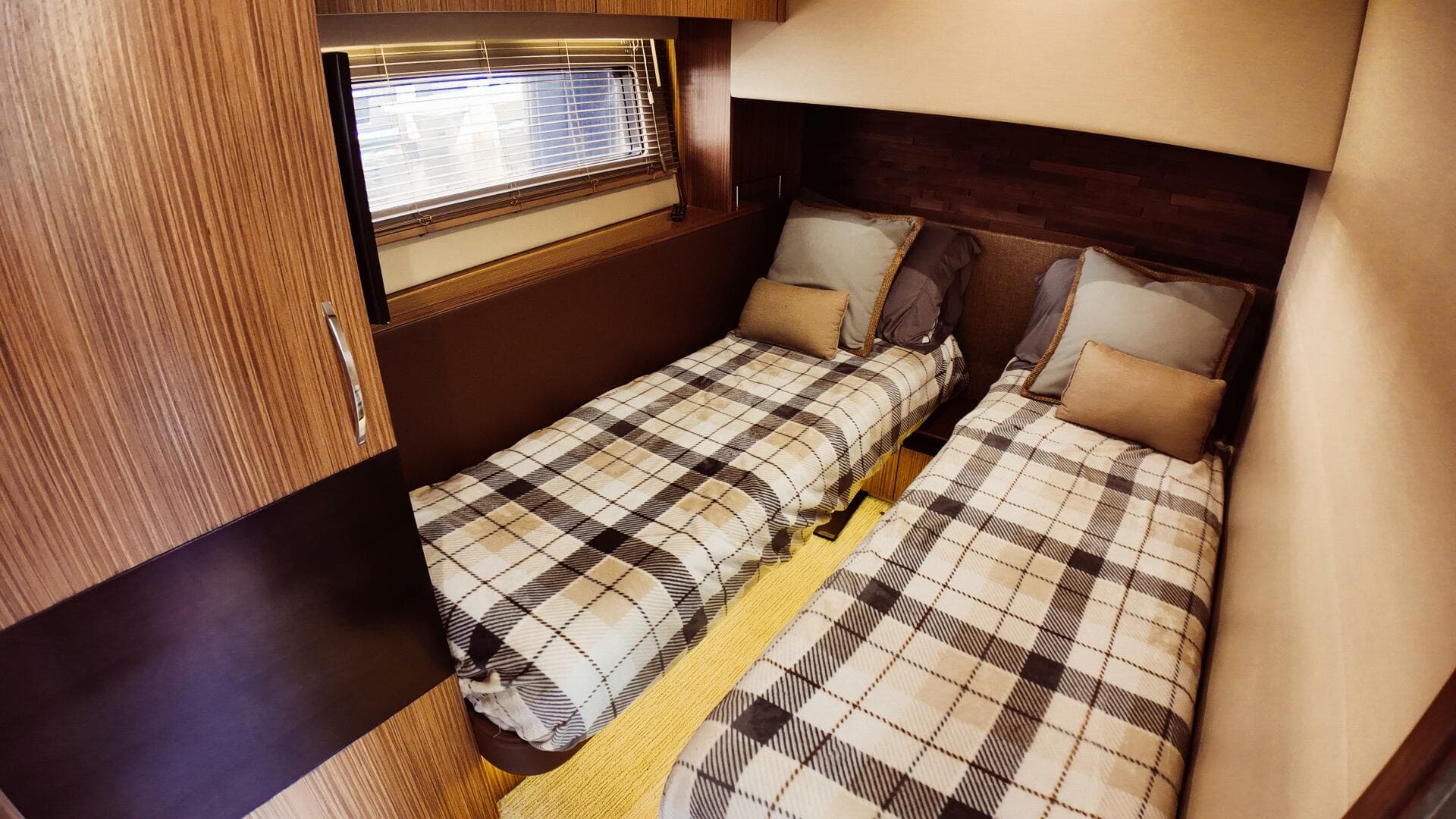 2016 Sea Ray L590 Fly — photo 16