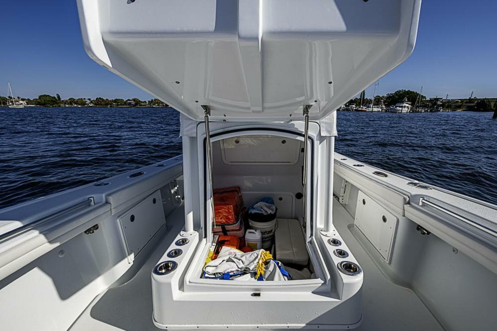 2021 Yellowfin 32 Offshore — photo 11