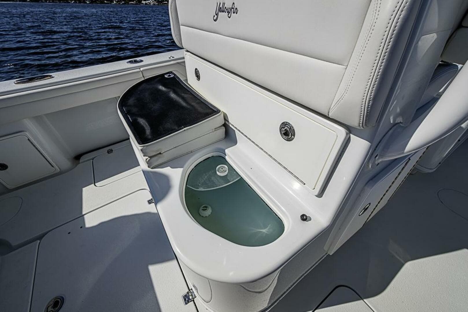 2021 Yellowfin 32 Offshore — photo 18