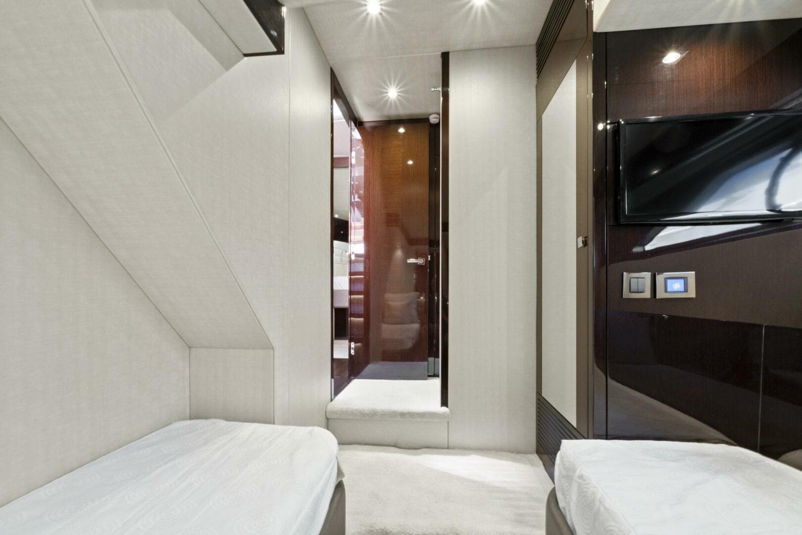 2019 Sunseeker Manhattan 66 — photo 44