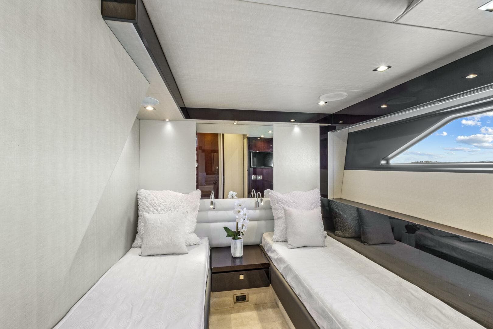 2019 Sunseeker Manhattan 66 — photo 43