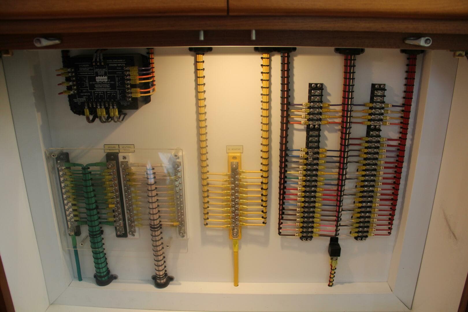 2004 Cabo 48 Flybridge — photo 17