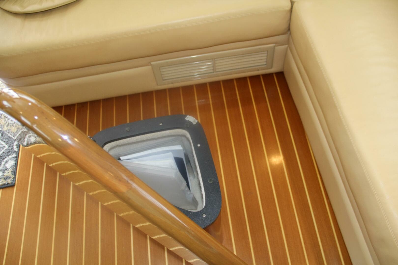 2004 Cabo 48 Flybridge — photo 21