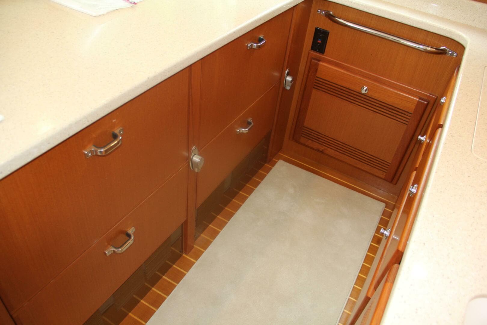 2004 Cabo 48 Flybridge — photo 23