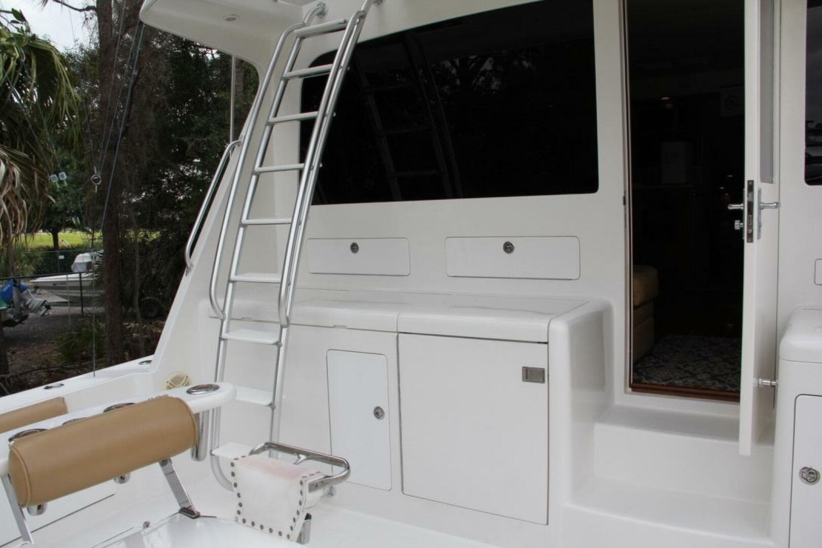 2004 Cabo 48 Flybridge — photo 4